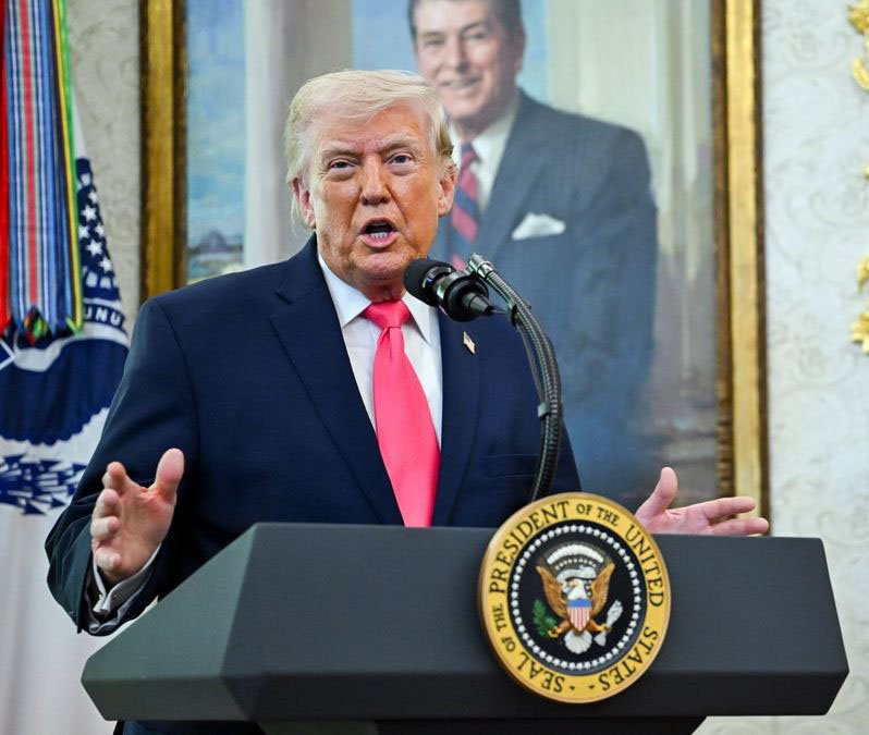 Trump afirma que Irán busca un acuerdo pero lo niega por temor a represalias